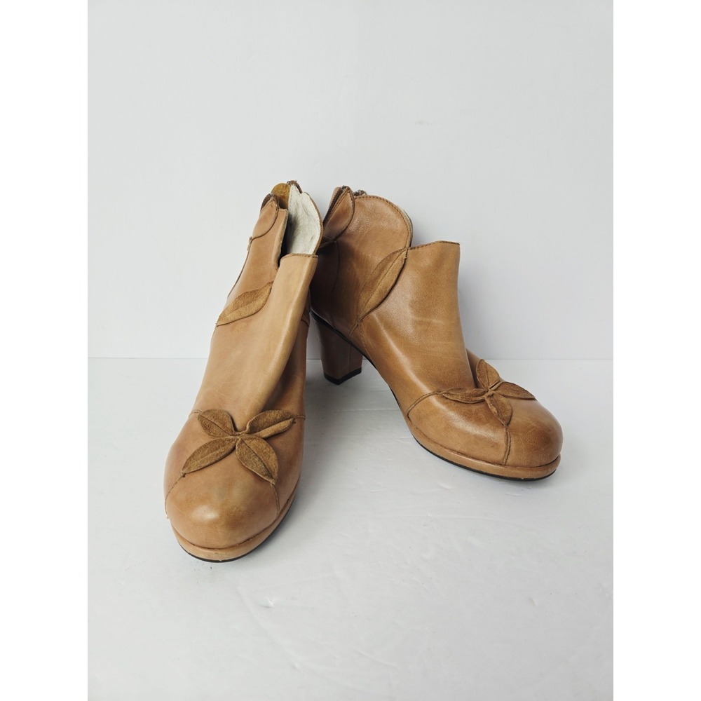 Coupleof‎ Anthropologie brown soft Leather  Block Heel Ankle Booties Size 36